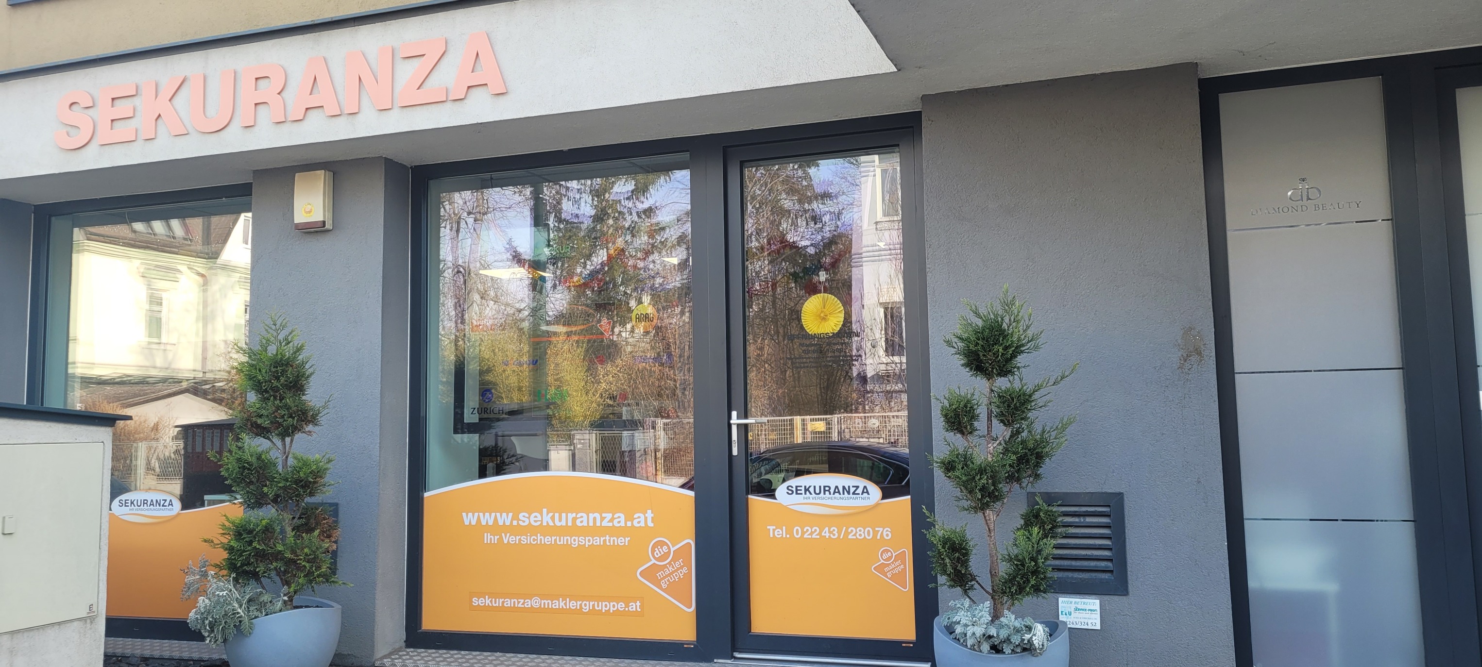 Eingang zur Firma Sekuranza