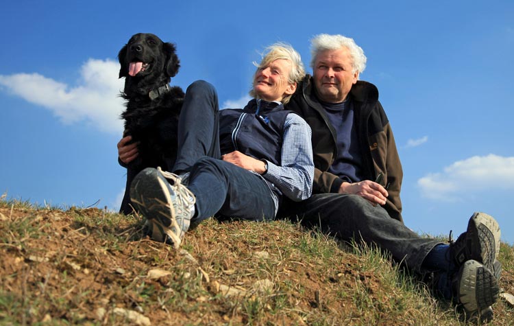 Senioren mit Hund