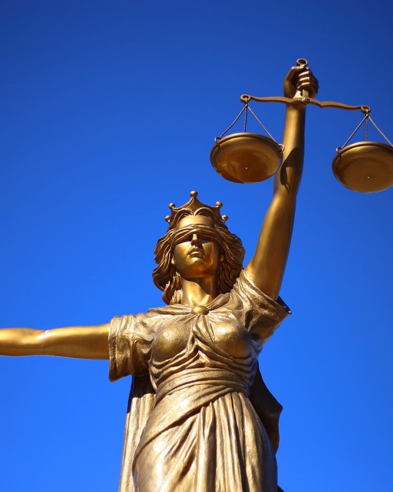 Justitia Schwert Waage