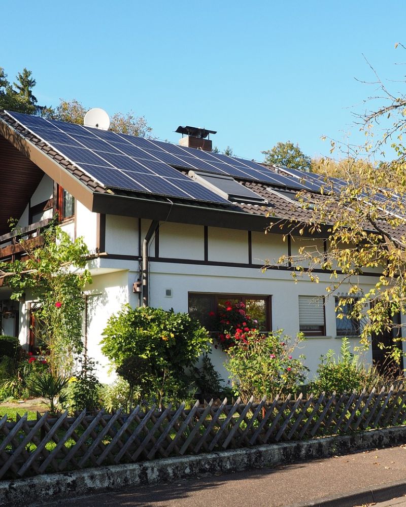 Einfamilienhaus mit Photovoltaik und Garten