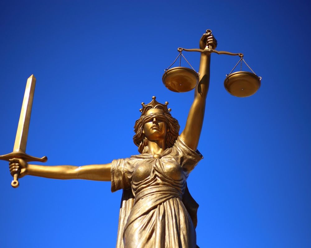 Justitia Schwert Waage
